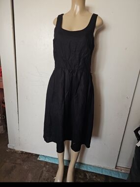 Women's Black Sleeveless Midi Dress with Scoop Neck